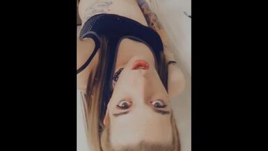 Sexy Gym Bunny Wants To Play - 1 image