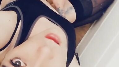 Sexy Gym Bunny Wants To Play - 10 image