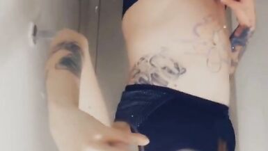 Sexy Gym Bunny Wants To Play - 5 image