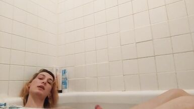 Daisy Gatsby playing around in the tub - 4 image