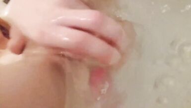 Daisy Gatsby playing around in the tub - 7 image