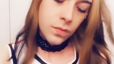 Beautiful Cheerleader Wants To Get Dicked Down