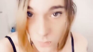 Pretty Girl in Black and Pink Lace Lingerie Likes to Suck Cock - 6 image