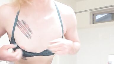 Trans girl jerks off and cums on counter - 14 image