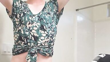 Trans girl jerks off and cums on counter - 2 image