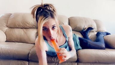 Pretty Sundress Girl loves to Finger Herself and Suck - 9 image