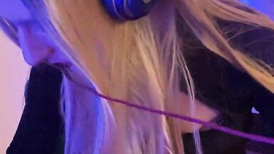 Crossdressing Gamer Jerks Off - 15 image