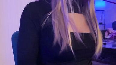 Crossdressing Gamer Jerks Off - 3 image