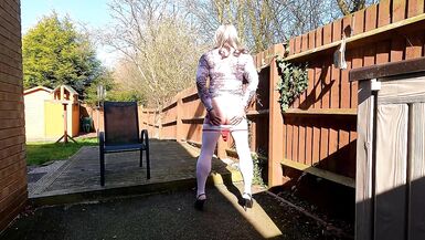 amateur crossdresser kelly cd enjoying her sissy gurl cock in the garden - 14 image