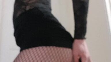 Cd sissy playing with a huge butt plug machine - 1 image