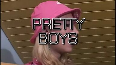 Hard body dude fuck tranny bitch hardcore on chair