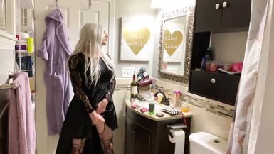 Loading video Emo Crossdresser Puts on Buttplug and Jerks Off - 12 image