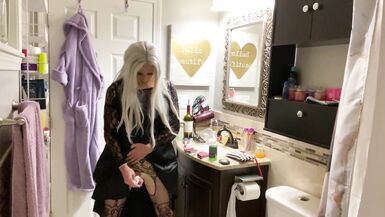 Loading video Emo Crossdresser Puts on Buttplug and Jerks Off - 15 image