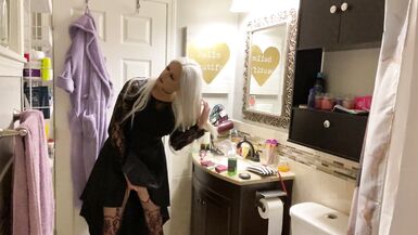 Loading video Emo Crossdresser Puts on Buttplug and Jerks Off - 9 image