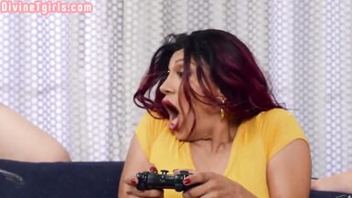 Curvy ts goddess double penetrating gf in threesome - 4 image