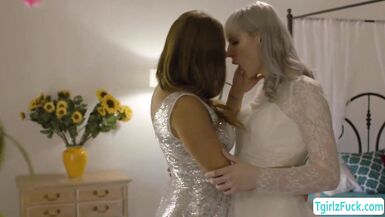 Blonde ts Lianna Lawson tranny cock blowjob and fucks friends pussy - 6 image