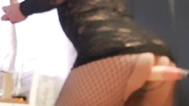 Crossdresser, fuck machine and cumshot - 4 image