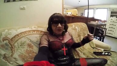 Tall shemale showing and sucking - 12 image