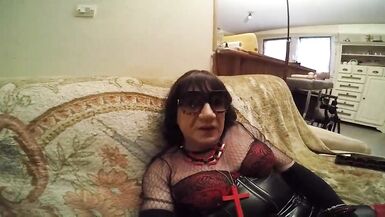 Tall shemale showing and sucking - 8 image