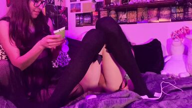 Jules fingers trans girl Luna and makes her shake and cum all over herself - 11 image