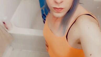 Gorgeous Girl Loves Rubbing Her Clitty and Deep Throating