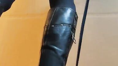 Female Long Boots Masturbation Masturbation Ejaculation Stomping Leather Japanese Beautiful Legs Bla - 10 image