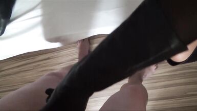 le client voulait une putain toute en cuir et cuissardes - 10 image