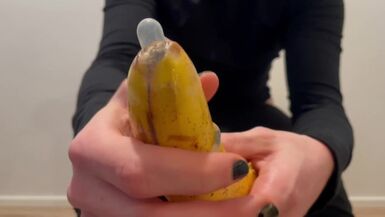 Trying to fit a banana in my pussy - 1 image