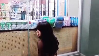 WOMAN DOING A PRIVATE DANCE IN OXXO FOR LOSING BET