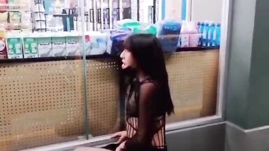 WOMAN DOING A PRIVATE DANCE IN OXXO FOR LOSING BET - 14 image