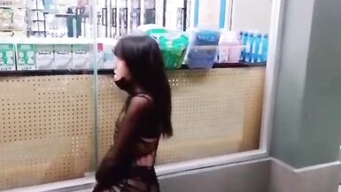 WOMAN DOING A PRIVATE DANCE IN OXXO FOR LOSING BET - 15 image