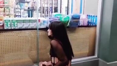 WOMAN DOING A PRIVATE DANCE IN OXXO FOR LOSING BET - 4 image