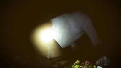 shemale feeds from her ass to her mouth - 4 image