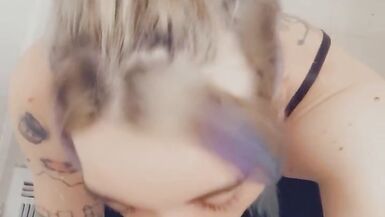 Super Cute Gym Bunny with Hot Legs Needs Sex - 6 image