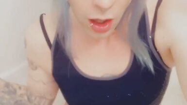 Super Cute Gym Bunny with Hot Legs Needs Sex - 8 image