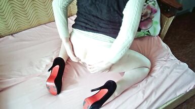 Kinky Slut Exposing Ass Farting and Slapping - 15 image