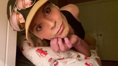 Fiona Fox Playing with Her cock while Spun