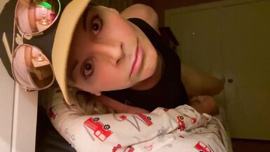 Fiona Fox Playing with Her cock while Spun - 13 image