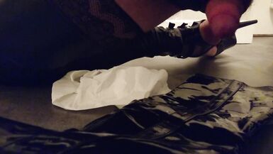 Amateur crossdresser masturbation and cumshot in high heels - 14 image