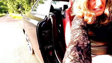crossdresser kellycd out for a drive on busy country lanes - 8 image