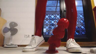 _Davine_ riding a huge Toy.