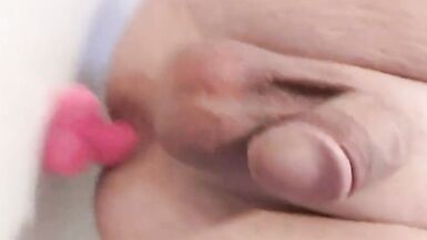 Jenna playing with her dildo in the bath until she cums - 3 image