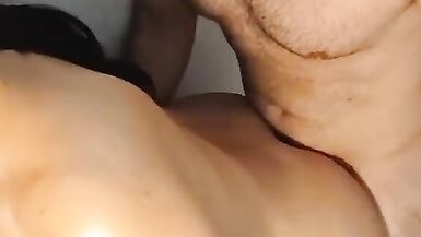 Mijei, me masturbei, gozei e dei a bunda.