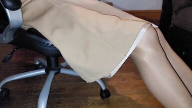 Beige wool lined skirt with a pink satin half slip - 6 image