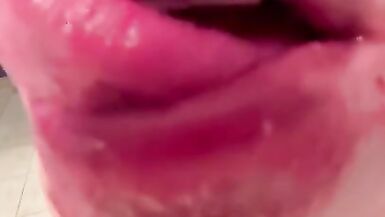 FTM SUCKING ON JUICY POP 