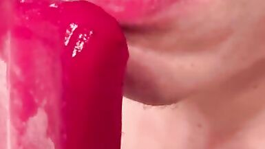 FTM SUCKING ON JUICY POP  - 2 image