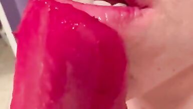 FTM SUCKING ON JUICY POP  - 5 image