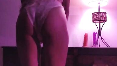 Trans loirinha brincando e gemendo bem gostoso - 3 image