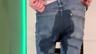 Tranny wetting jeans and piss play - 4 image