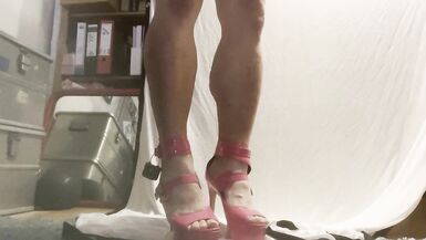 Training in pink High Heels for Sissy Lilli - 6 image